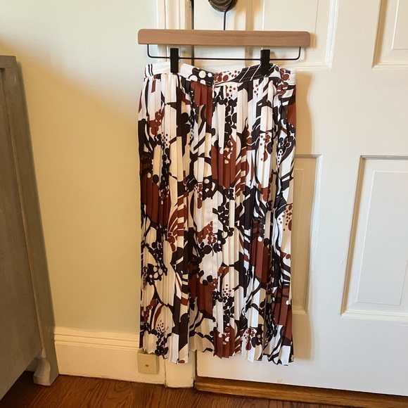 J. Crew Pleated Midi Skirt in Ratti Cocoa Floral Print Size 2 NWT - Picture 4 of 4